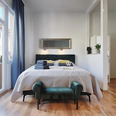 E&F Luxury Apartments プーラ エクステリア 写真