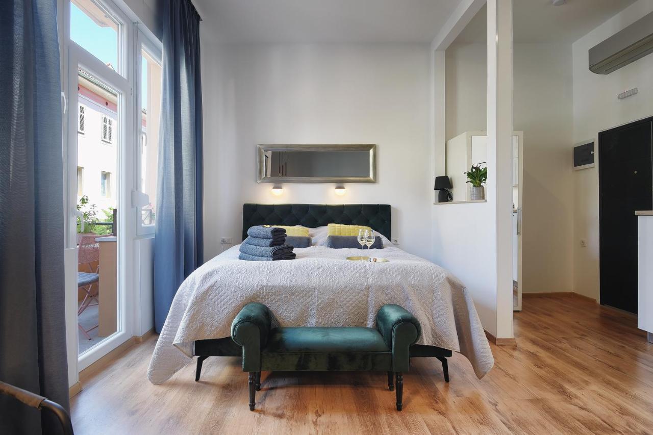 E&F Luxury Apartments プーラ エクステリア 写真