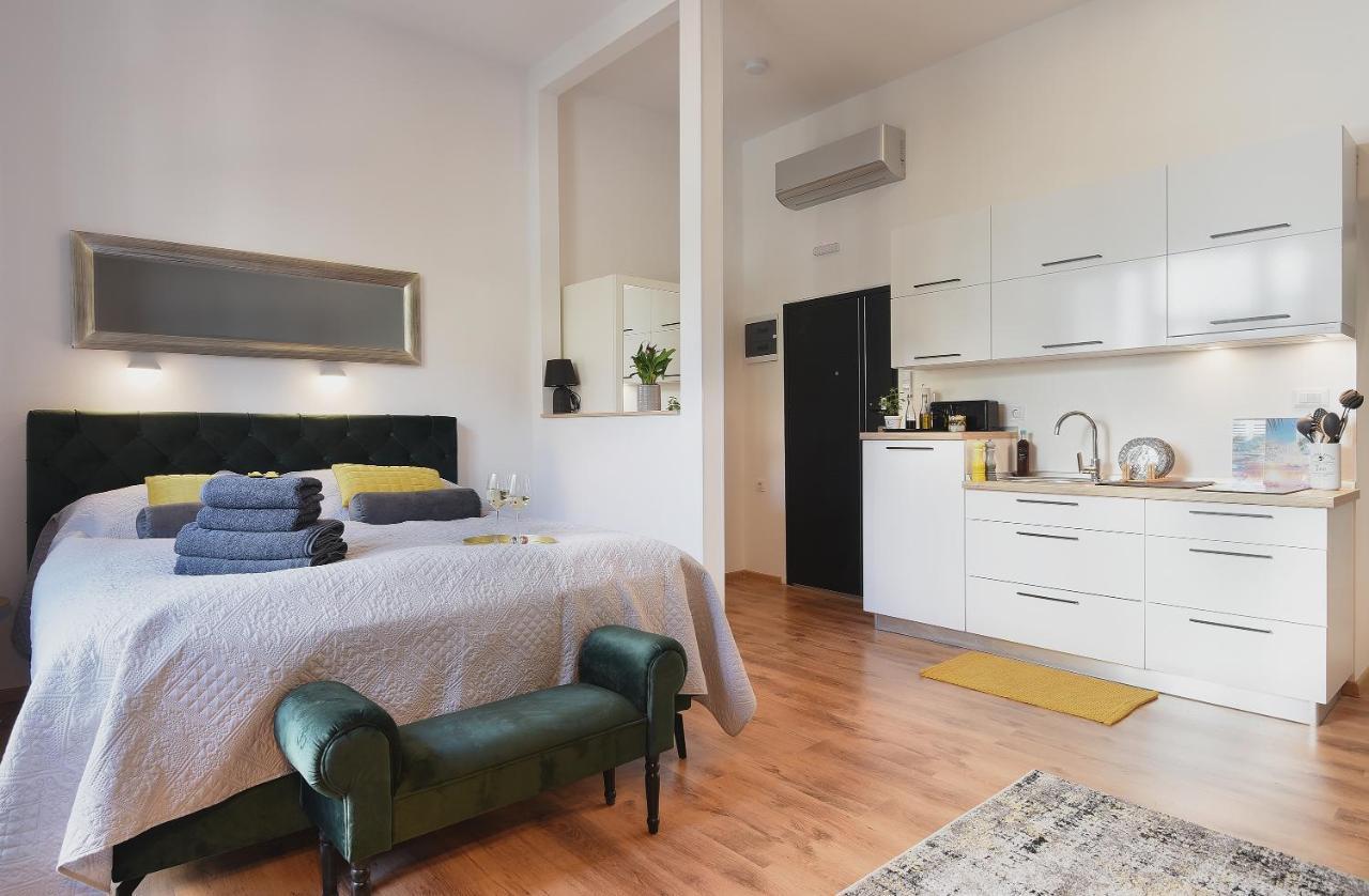 E&F Luxury Apartments プーラ エクステリア 写真
